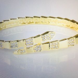 Gorgeous women’s gold tone serpentine crystal accent designer, bangle bracelet.